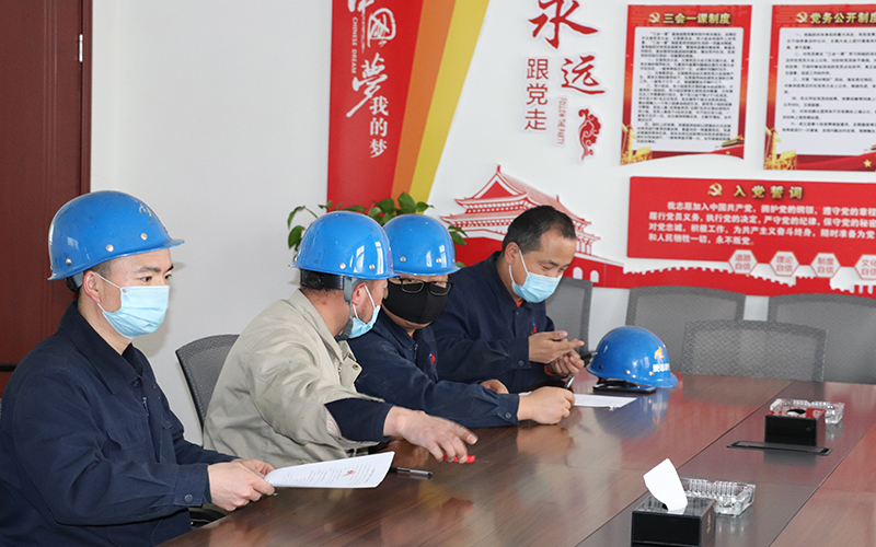 4月17日，公司組織生產(chǎn)車間簽訂了第五批“傳幫帶”師徒對(duì)子目標(biāo)考核責(zé)任書(shū)
